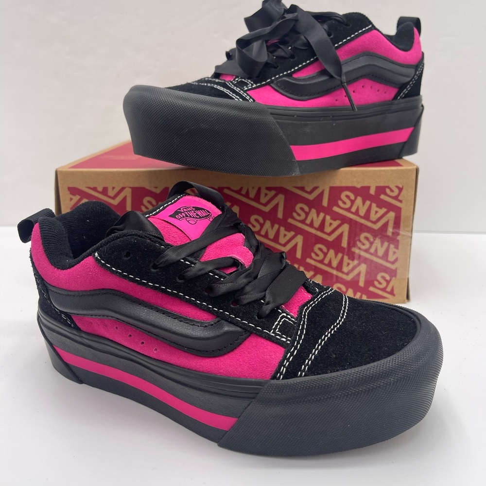 Vans Knu Stack
Vintage Satin Black/Pink
VN000CP6B9P Platform Sneakers - Picture 4 of 16